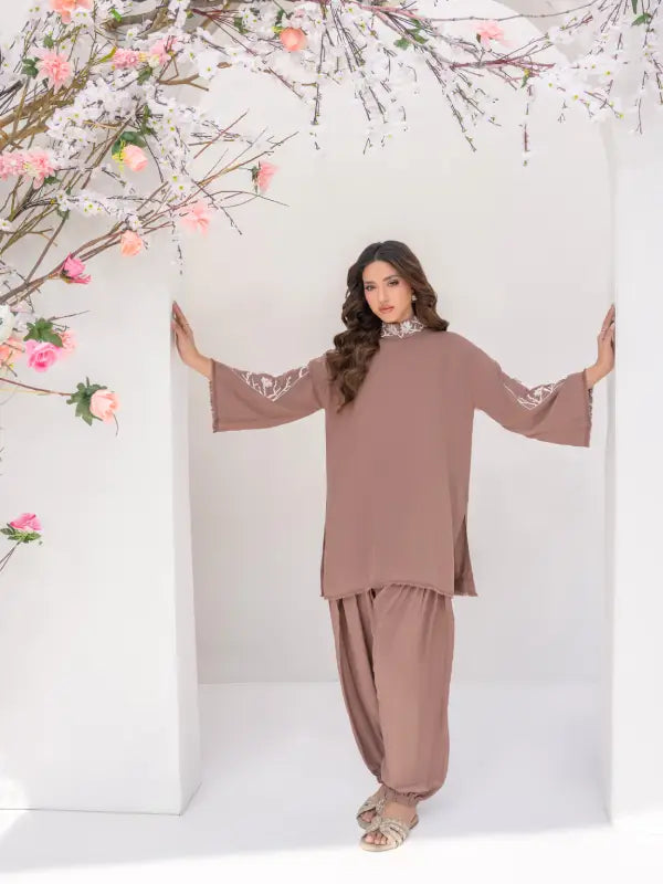 Casual luxe Brown Outfit with Embroidered Tunic